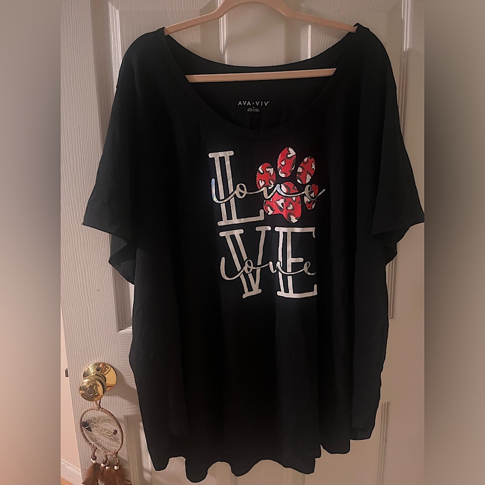 Ava & Viv Black Paw Print “Love” Graphic T-Shirt – Size 4X